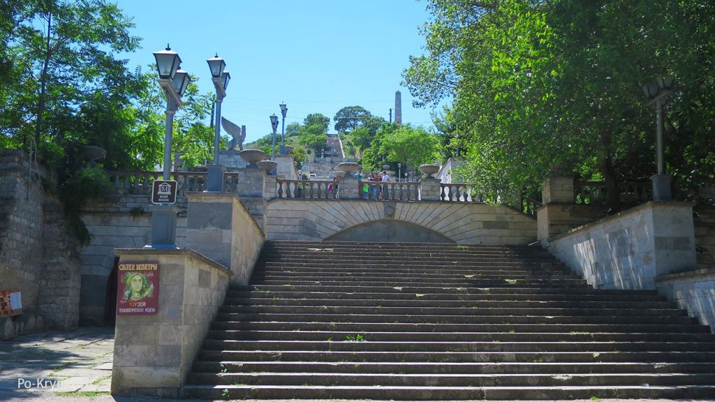 Знаменитая Митридатская лестница в городе Керчь