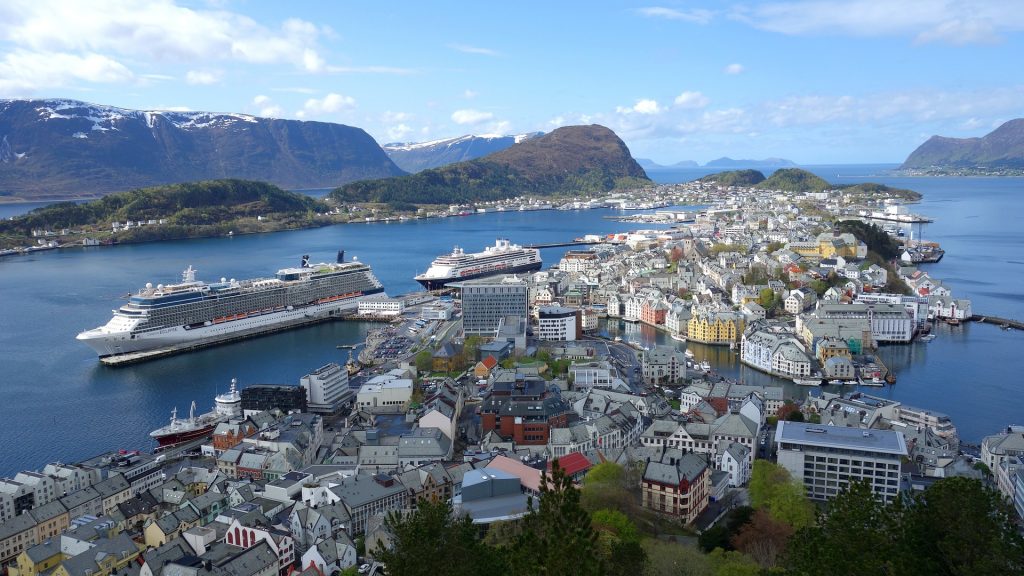 Олесунн - один из самых важных городов-портов Норвегии