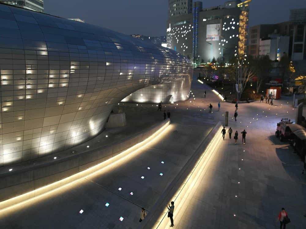 Южная Корея - Dongdaemun Design Plaza в Сеуле