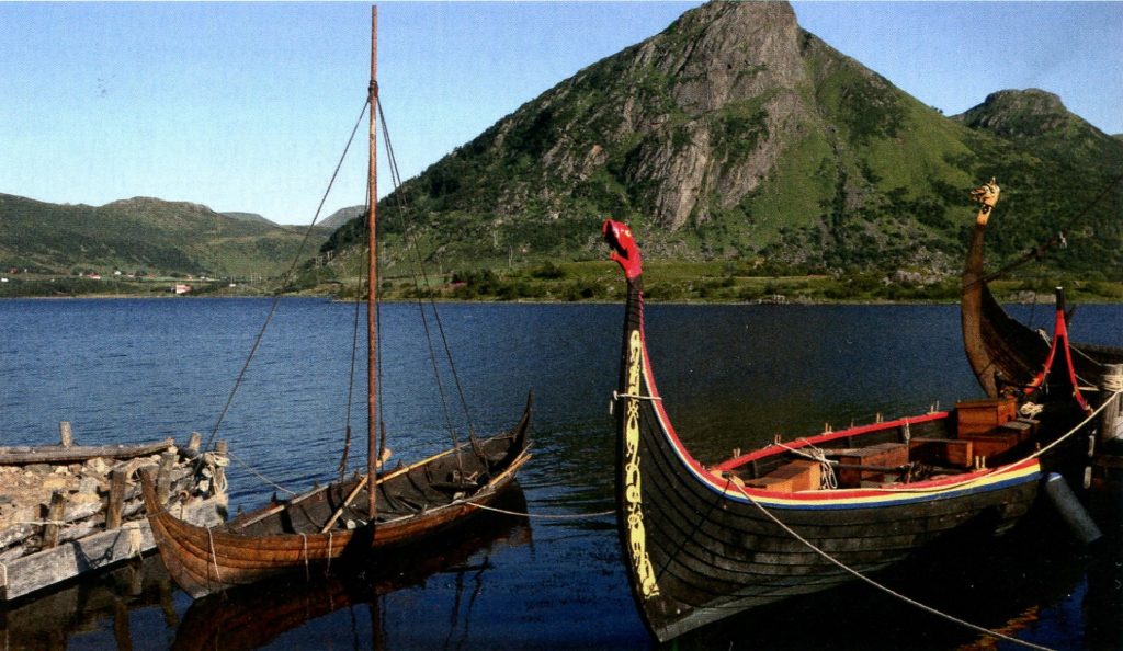 реконструированные лодки викингов в Норвегии