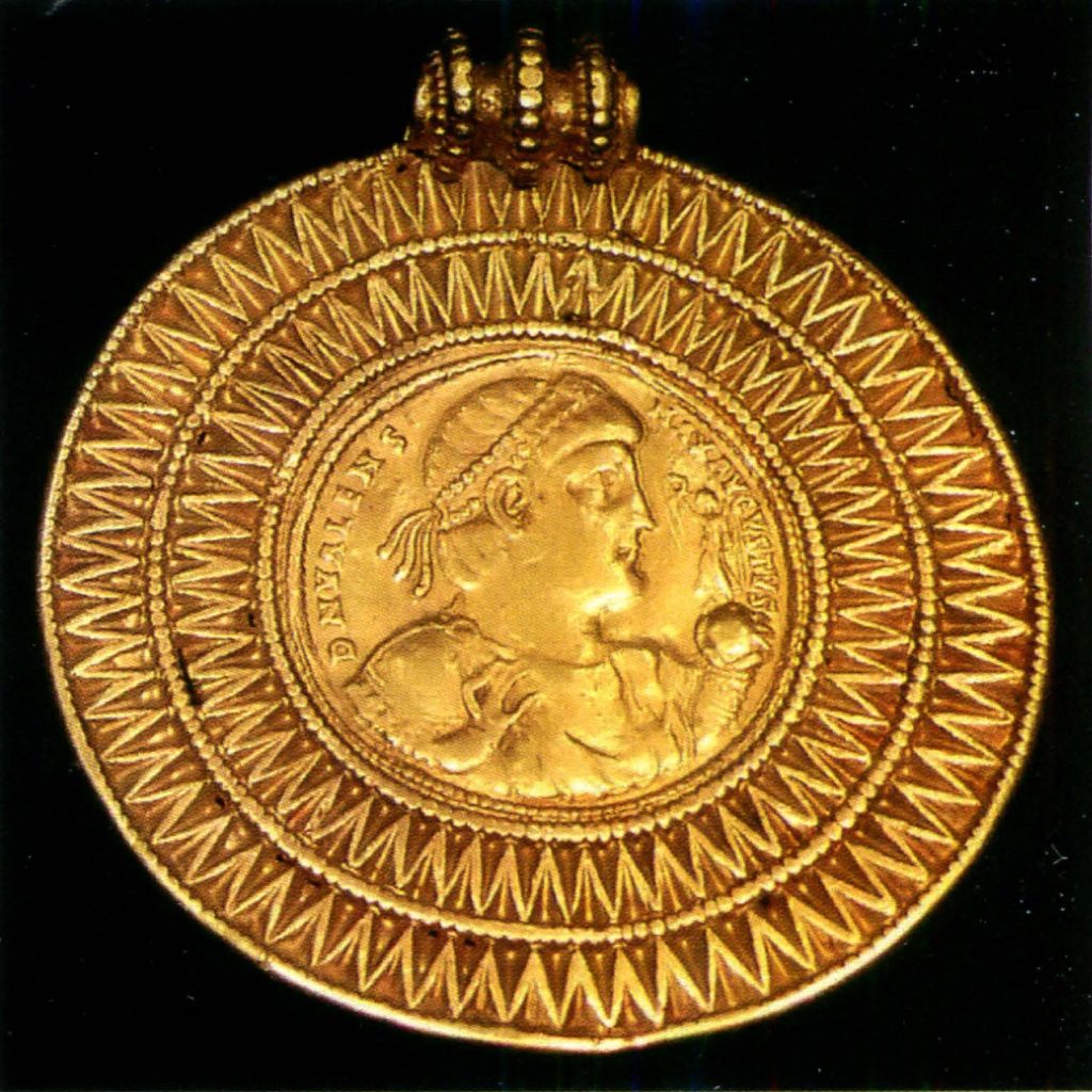 Римская золотая медаль, отчеканенная в 375 году