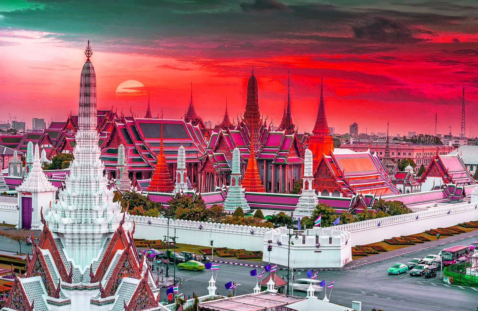 Большой Королевский дворец и храм изумрудного Будды в Бангкоке