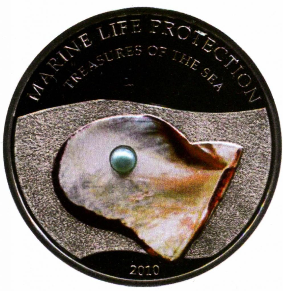 серебряная монета выпуска 2010 года, призывающая к защите морской фауны