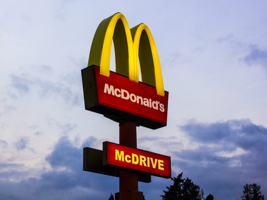 Американская сеть ресторанов быстрого питания McDonald's 