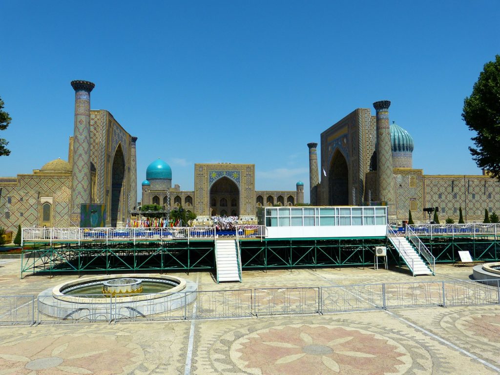 Центральная площадь древнего Самарканда – площадь Регистан