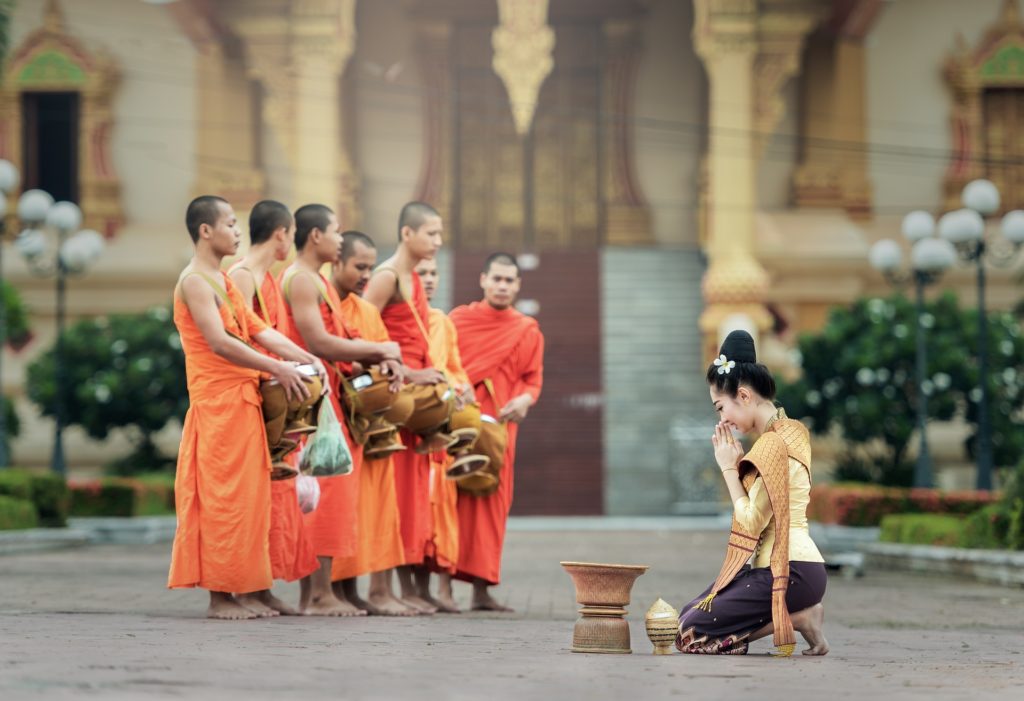 монахи Лаоса